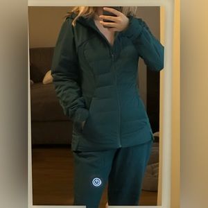 Lululemon Down for it all, Storm Green, size 8